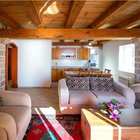 2 Bedroom Apartment with 2 Shared Pools, sleeps 4